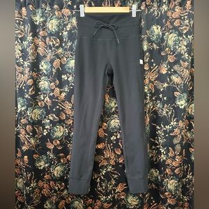 NWOT VUORI Leggings